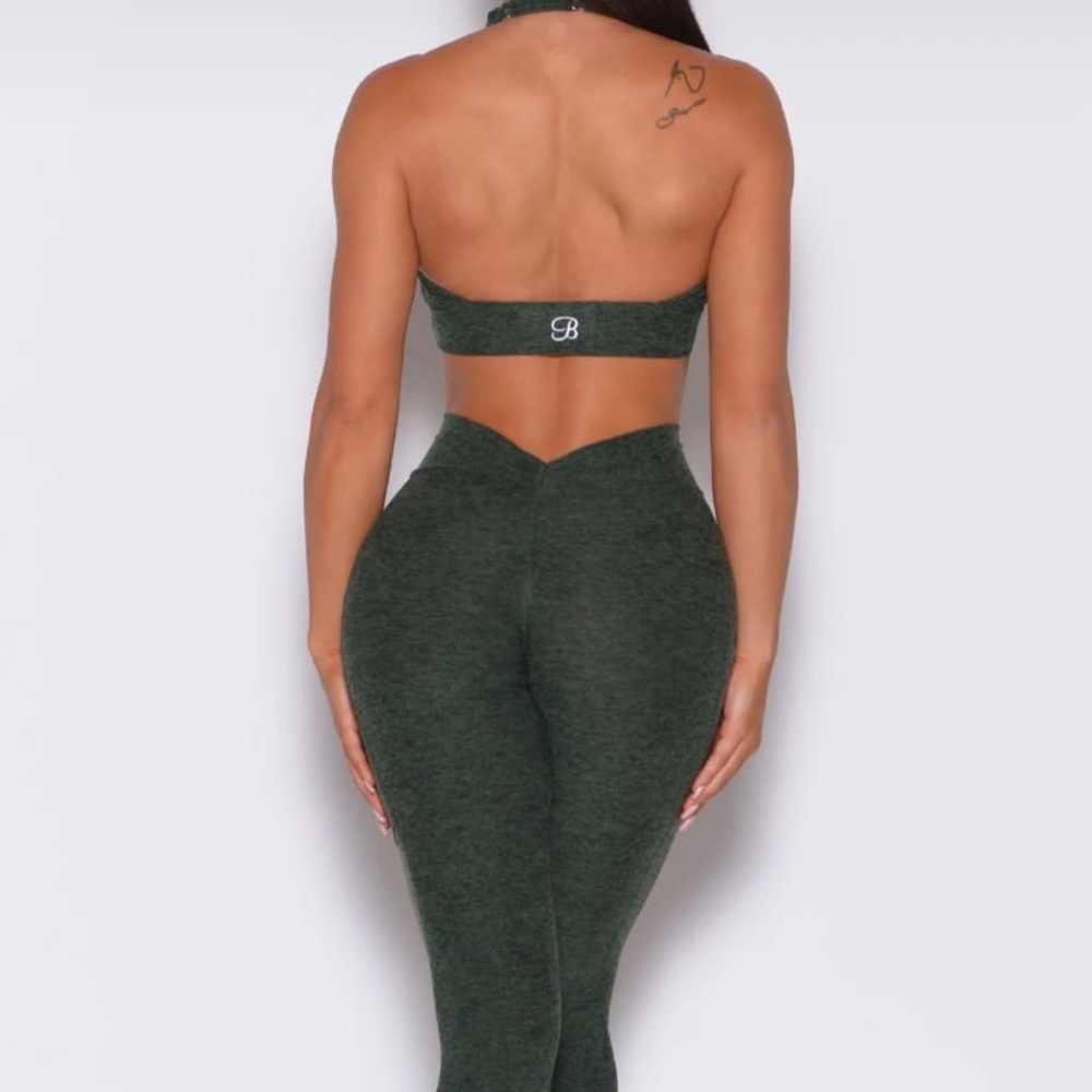 Bombshell Sportswear V back leggings